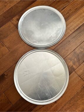 Set of 2 Aluminum Round 16” Pizza Pans
